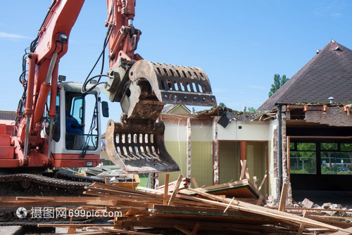 挖掘機在建筑拆除中的應用與安全規范